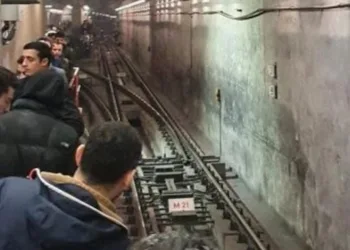 Metro arızası yolcuları isyan ettirdi