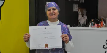 57 yaşında üniversite mezunu oldu