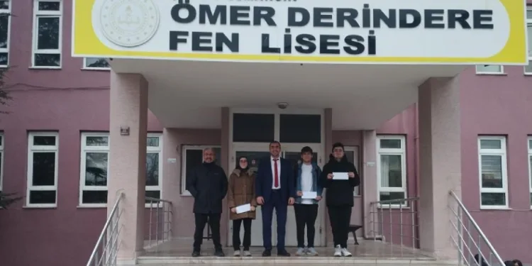 Liseli gençler küfür ve argoya karşı yarıştı