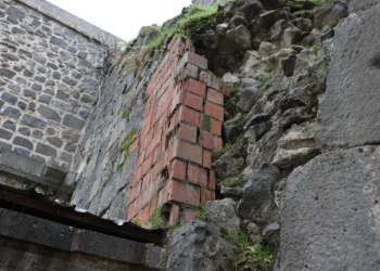 Diyarbakır surlarında tuğla yaması