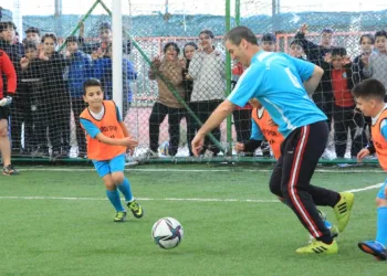 Yalova’da müdürler öğrencilerle maç yaptı