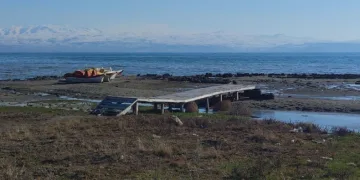 Van Gölü’nde çekilme devam ediyor