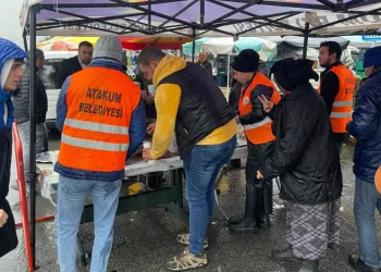 Atakum’da öğrencilere ve esnafa sıcak çorba