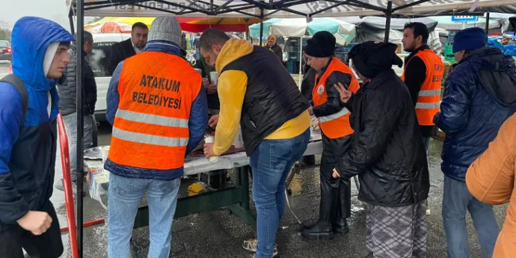 Atakum’da öğrencilere ve esnafa sıcak çorba