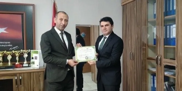 Faik Güngör Ortaokuluna sıfır atık belgesi