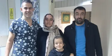 Tedavi gören kadının bebek heyecanı