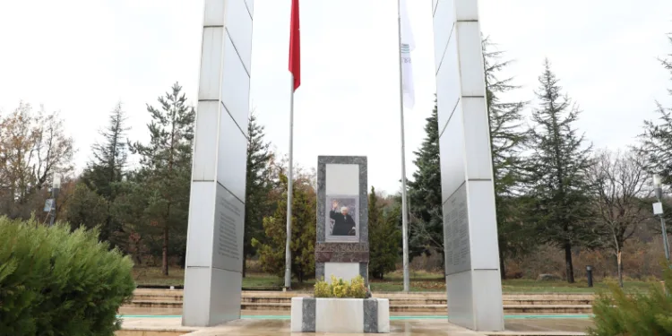 Hayırsever aileye vefa