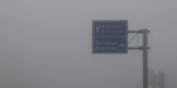 Oltu’da yoğun sis etkili oluyor