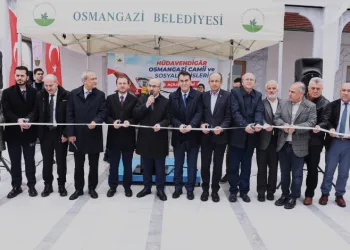 Hüdavendigâr Osmangazi Camii ibadete açıldı