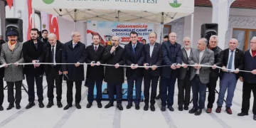 Hüdavendigâr Osmangazi Camii ibadete açıldı