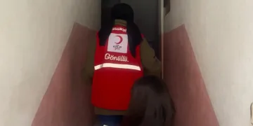 Kızılay Gönüllüleri her başvuruya koşuyor