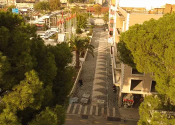 İncirliova’nın en işlek caddesi yenilendi