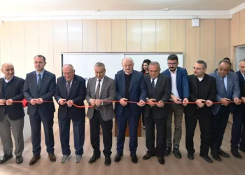 Karabük’te liseye bilgisayar desteği