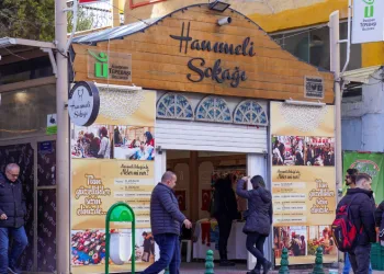 Hanımeli Sokak’ta yılbaşı yoğunluğu