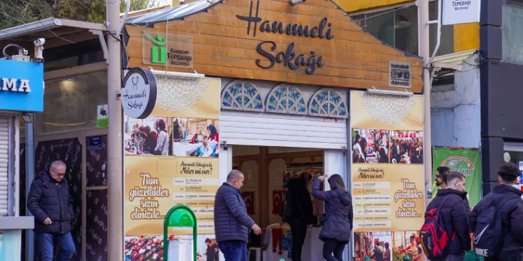 Hanımeli Sokak’ta yılbaşı yoğunluğu