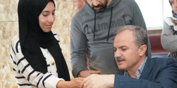Kılınç, tedavi gören vatandaşlarla buluştu