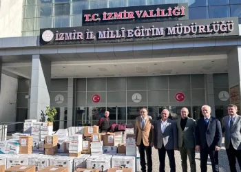 İzmir’de yetim öğrencilere yardım paketi