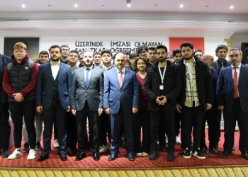 Rektör Sözbir öğrencilerle buluştu
