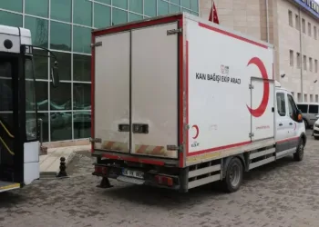 Polis ekiplerinden kan bağışı kampanyasına destek