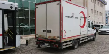 Polis ekiplerinden kan bağışı kampanyasına destek