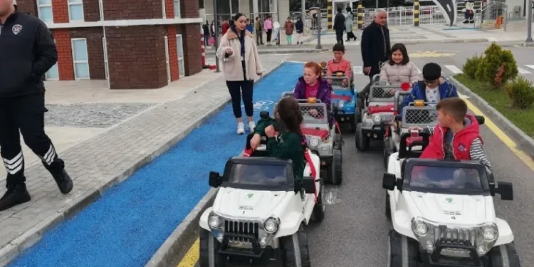 Binlerce çocuk trafik eğitimi aldı