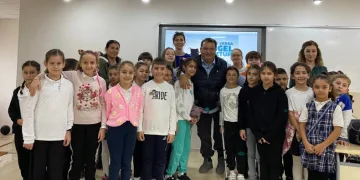Öğrenciler engel tanımayan gazeteciyle söyleşti