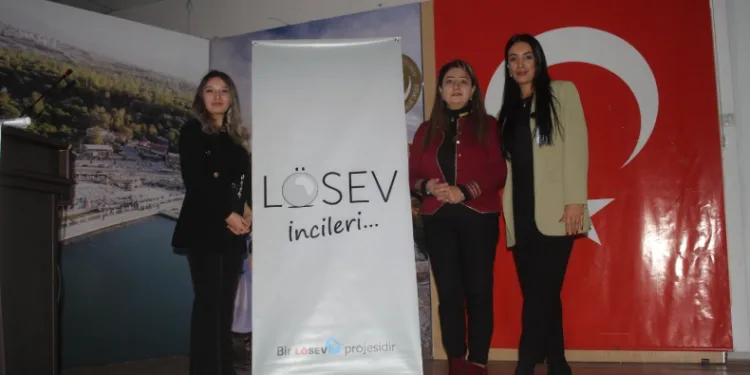 LÖSEV’den öğretmenlere eğitim semineri