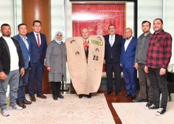 Vali Coşkun kepenek giydi