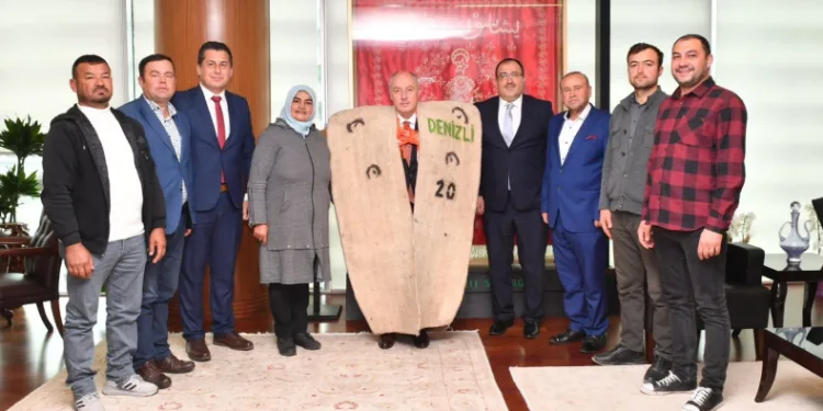Vali Coşkun kepenek giydi