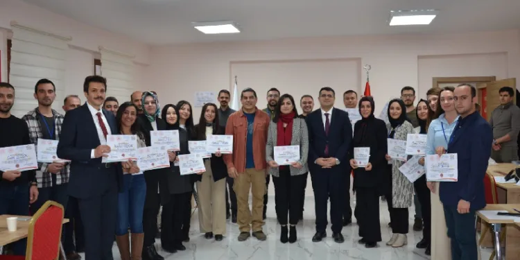 Yazma eğitimi katılımcılarına sertifikaları verildi