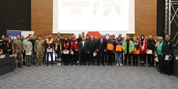 Deprem gönüllülerine “teşekkür” belgesi verildi