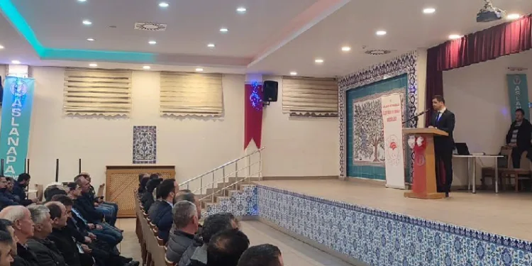 Aslanapa’da çiftçi eğitim toplantısı