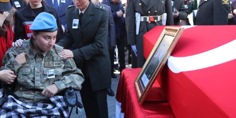 Erdoğan şehit ailesiyle konuştu