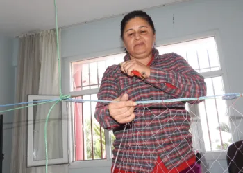 Depremzede kadınlar balıkçılık yapıyor