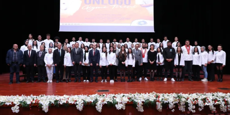 Aşçılık öğrencileri önlük giydi