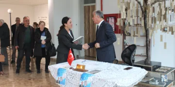 Çelik, kitaplarını okuyucu ile buluşturdu