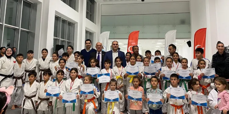 Minik kursiyerler kuşak atladı