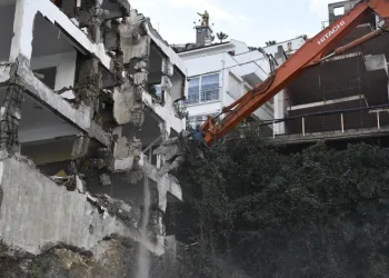 Kuşadası’nda riskli yapılara geçit yok