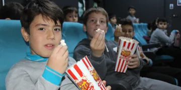 Okul pansiyonunda sinema salonu oluşturdular