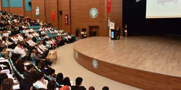 Geleceğin Hekimleri beyaz önlüklerini giydi