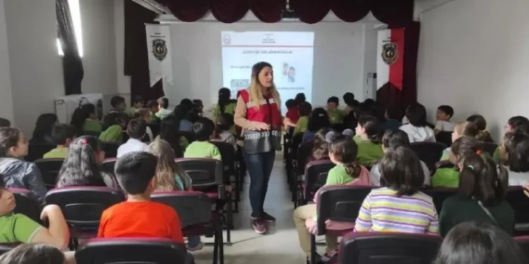 Öğrenciler suçtan korunmayı öğreniyor