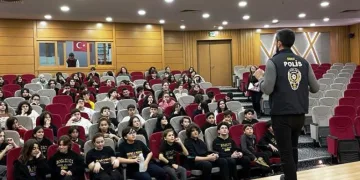 Okulda siber suçlar anlatıldı