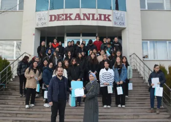 Liseliler Düzce Üniversitesini gezdi