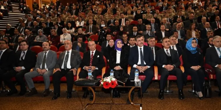 “Kamusal Yaşamda Protokol ve Davranış Kuralları”