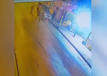 ‘Oğlum kenardan git’ dedi, 5 yerinden bıçaklandı