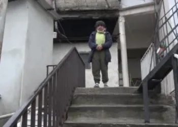 5 yıldır kocasıyla çöp evde yaşıyor
