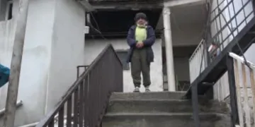 5 yıldır kocasıyla çöp evde yaşıyor