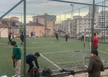 Çocuklar halı saha için valiye seslendi