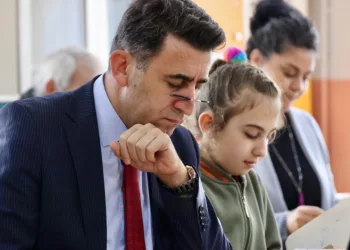 Vali Aygöl halkla iç içe