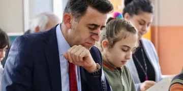Vali Aygöl halkla iç içe